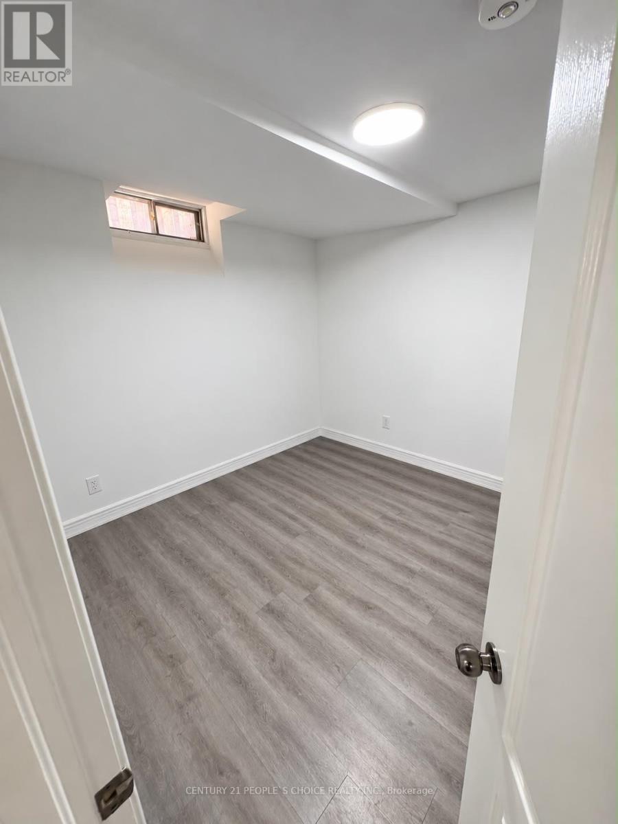 4339 Radisson(Basement) Crescent W, Mississauga, Ontario  L5M 4C2 - Photo 7 - W13886428