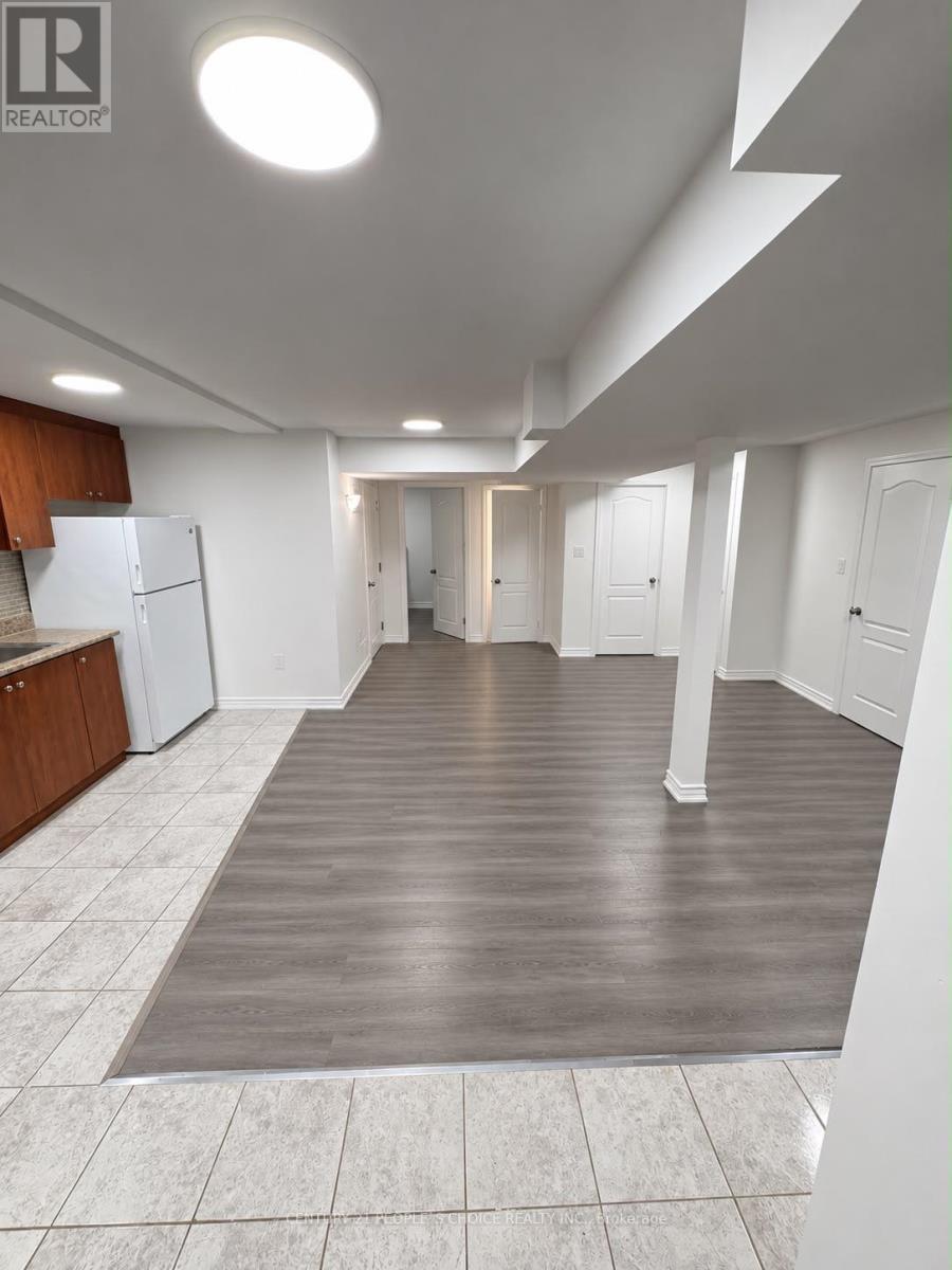 4339 Radisson(Basement) Crescent W, Mississauga, Ontario  L5M 4C2 - Photo 5 - W13886428
