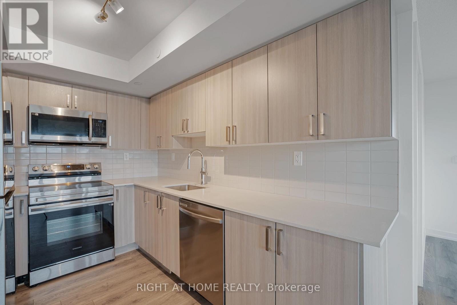 1302 - 1435 Celebration Drive, Pickering, Ontario  L1W 0C4 - Photo 12 - E14034750