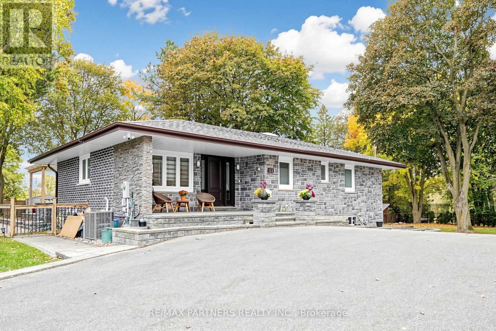 52 BERKELEY COURT, Markham, Ontario