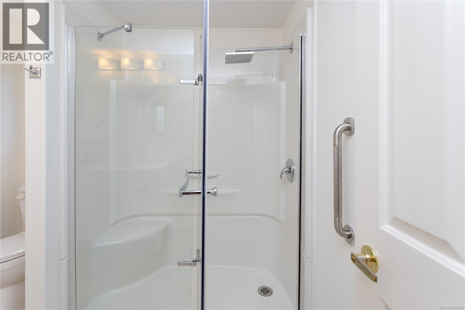 9 7583 Central Saanich Rd