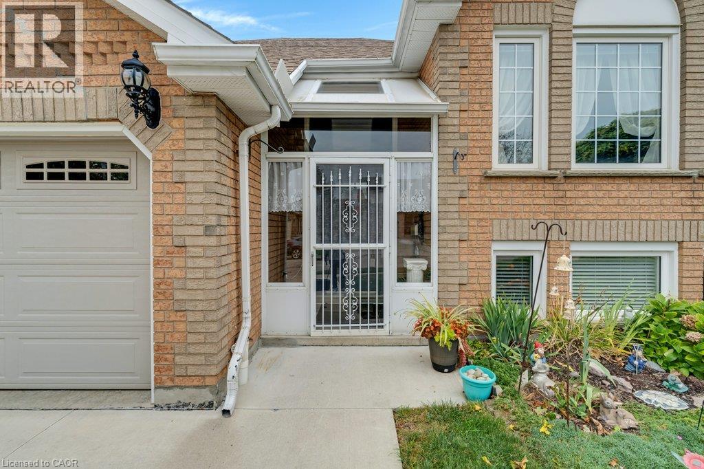94 Dawn Crescent, Cambridge, Ontario N3C 4A9 - Photo 2 - 40860590