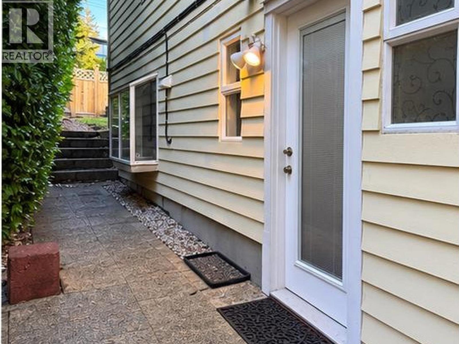 23** Bridgeman Avenue, North Vancouver, British Columbia  V7P 3P4 - Photo 2 - R3176376