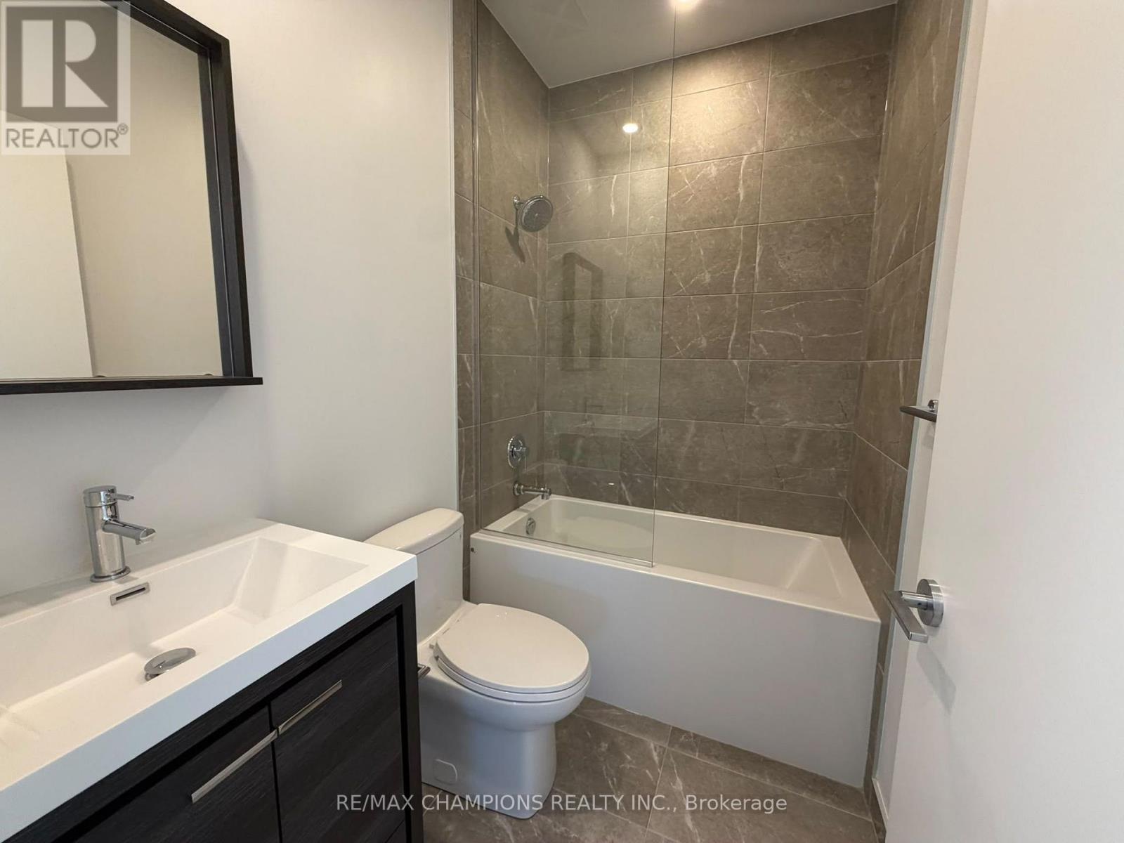 21 Meadowdale Road, Vaughan (Vaughan Corporate Centre), Ontario  L4K 0H6 - Photo 5 - N14091462