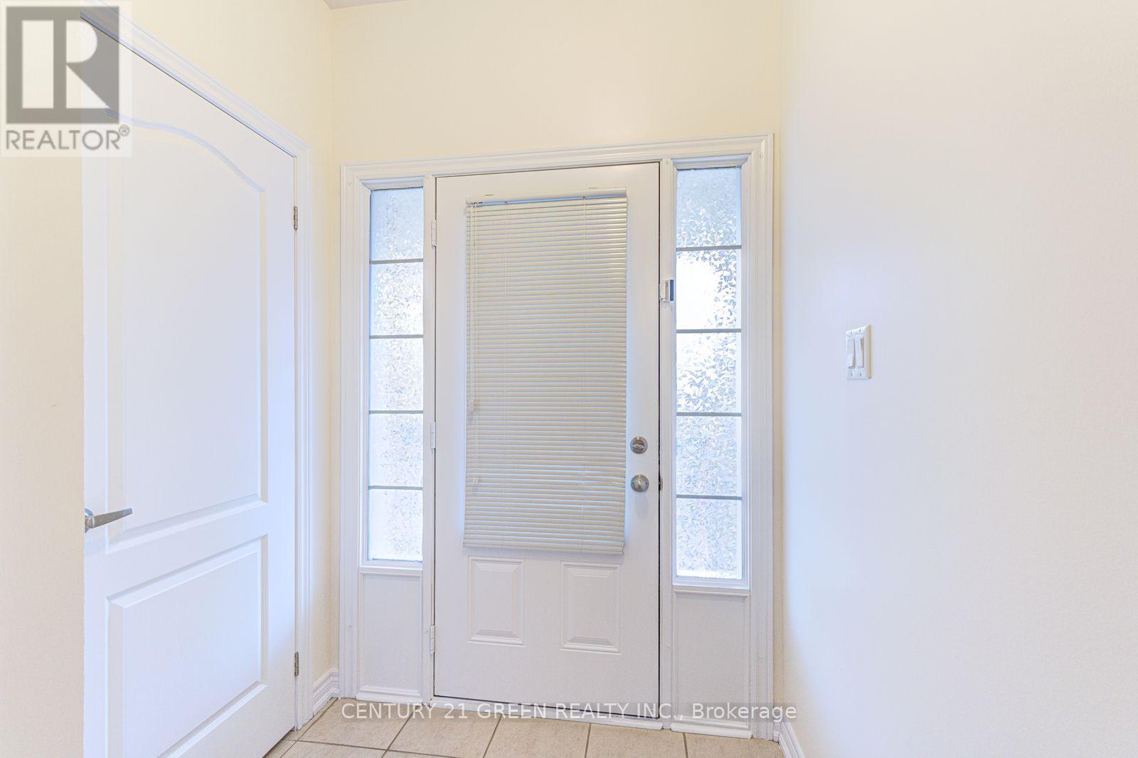 #1 (Main & 2nd Floor) - 100 Lanark Circle, Brampton, Ontario  L6X 5L4 - Photo 5 - W13804674