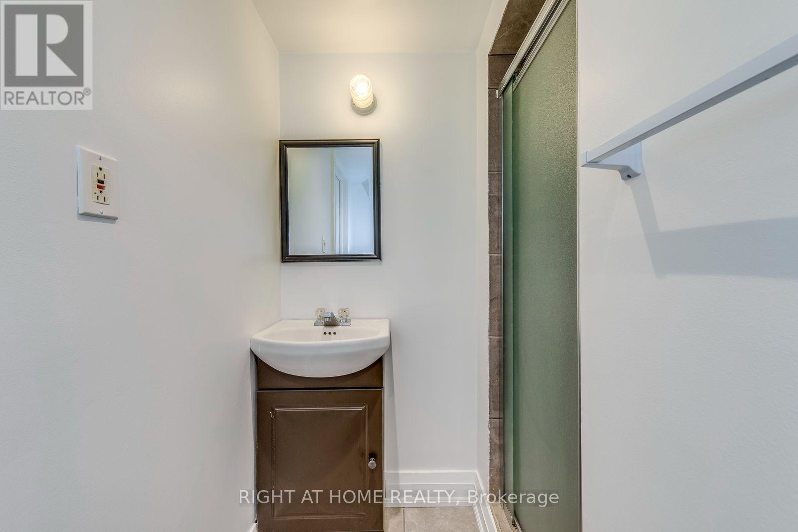30 Penwick Crescent, Richmond Hill (North Richvale), Ontario  L4C 5B4 - Photo 37 - N14091518