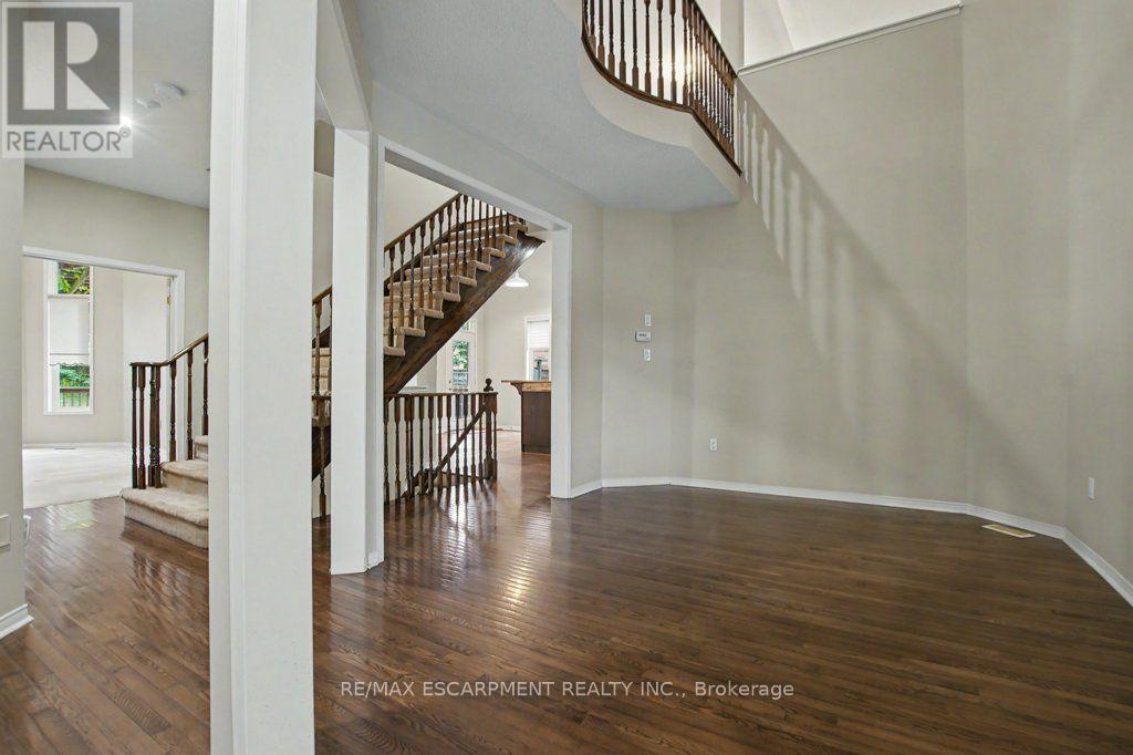 172 Valmont Court, Hamilton, Ontario  L9G 5A1 - Photo 8 - X14089386