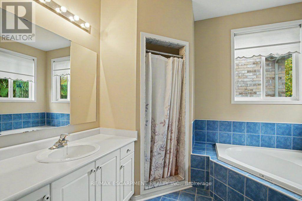 172 Valmont Court, Hamilton, Ontario  L9G 5A1 - Photo 20 - X14089386