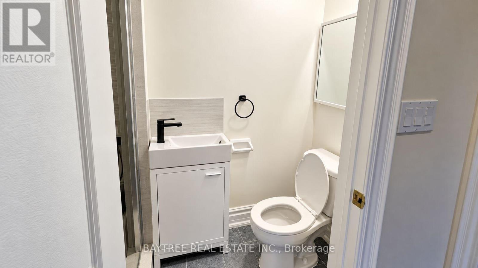 Upper - 257 Cocksfield Avenue, Toronto, Ontario  M3H 3T6 - Photo 14 - C14091366