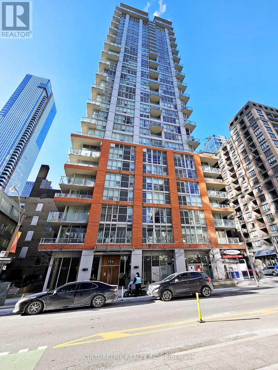 707 - 126 SIMCOE STREET, Toronto, Ontario