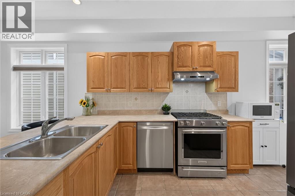 53 Sunnycroft Court, Waterdown, Ontario  L0R 2H4 - Photo 7 - 40871812