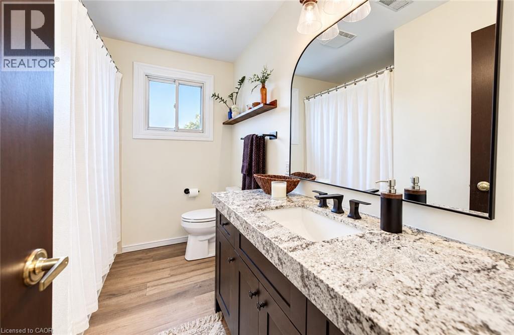 404 Lakeview Drive, Waterloo, Ontario  N2L 4Z6 - Photo 18 - 40870476