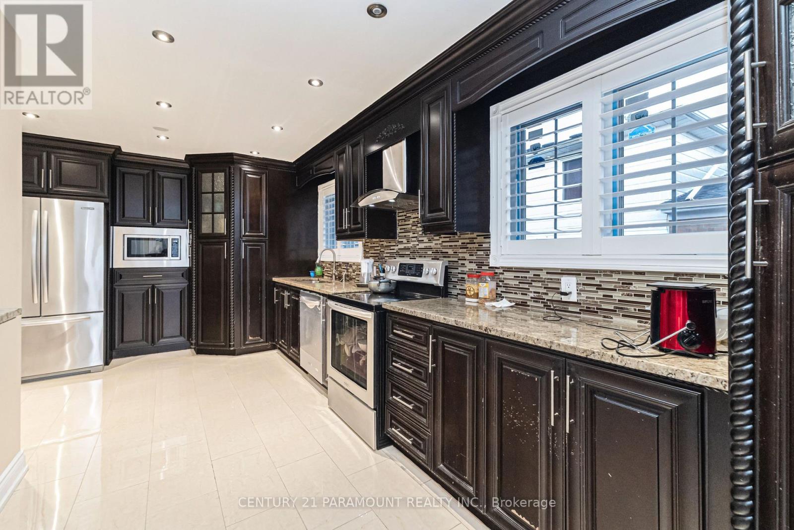 3135 Purnell Court, Mississauga, Ontario  L4T 2J7 - Photo 6 - W14091598