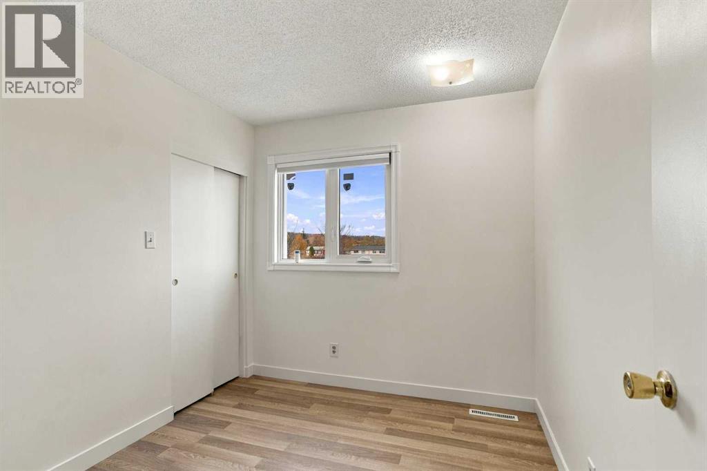 7 Pond Crescent