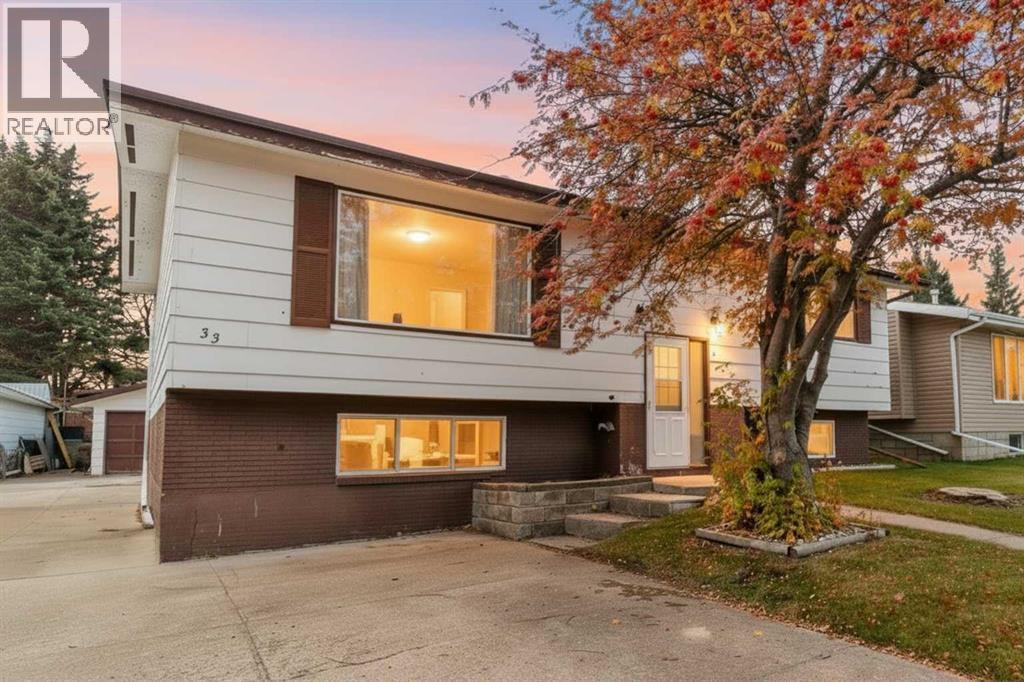 33 Valley Crescent