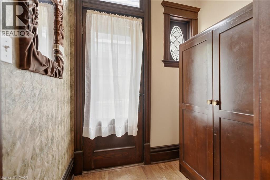 418 Main Street W, Hamilton, Ontario  L8P 1K6 - Photo 4 - 40869845
