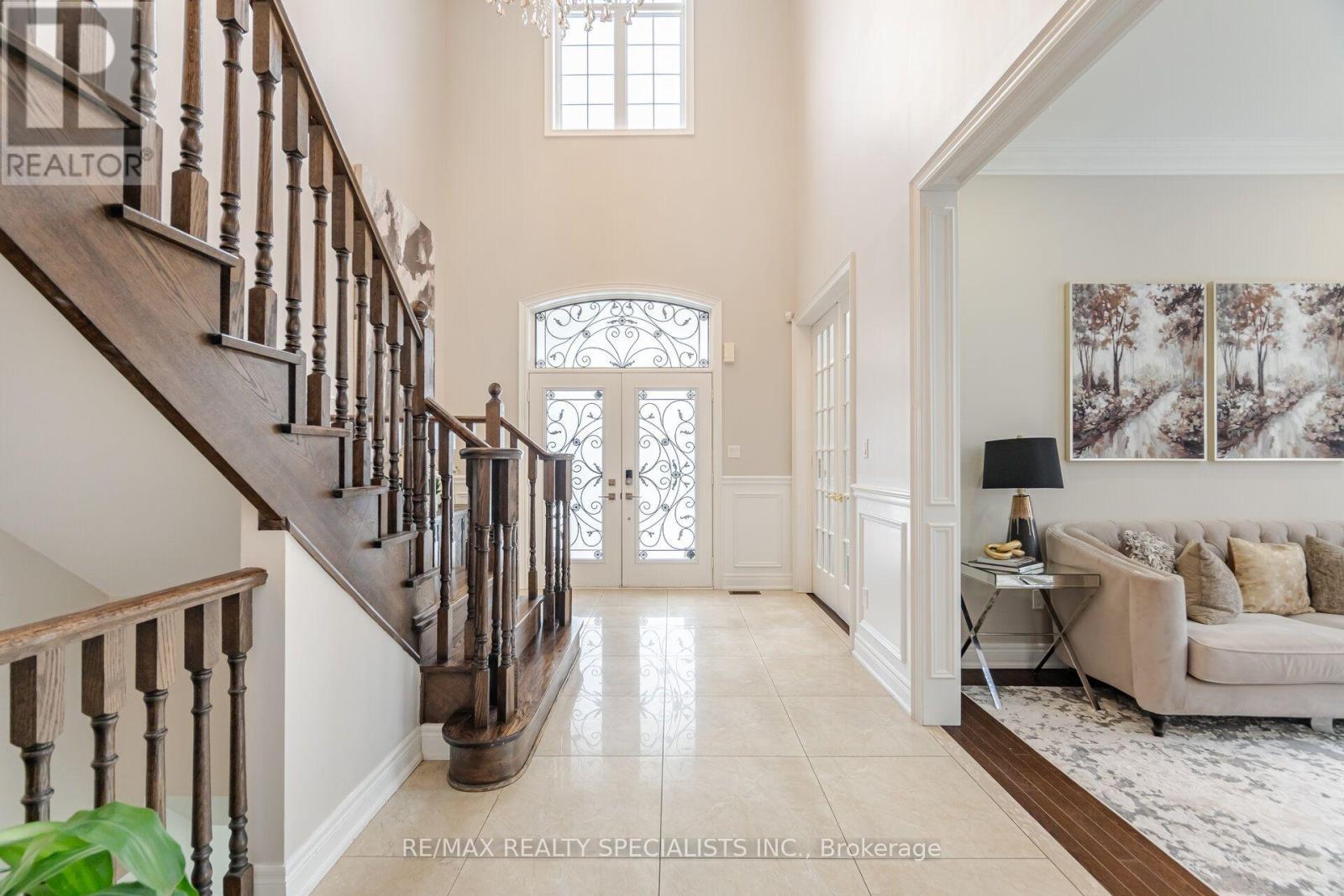 54 Berkwood Hollow Court, Brampton, Ontario  L6Y 2Y1 - Photo 4 - W14091676
