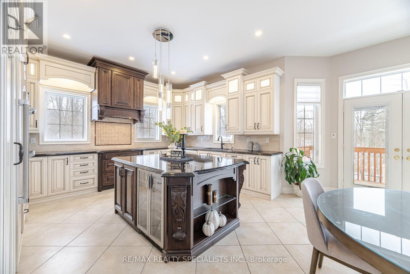 54 Berkwood Hollow Court, Brampton, Ontario  L6Y 2Y1 - Photo 9 - W14091676