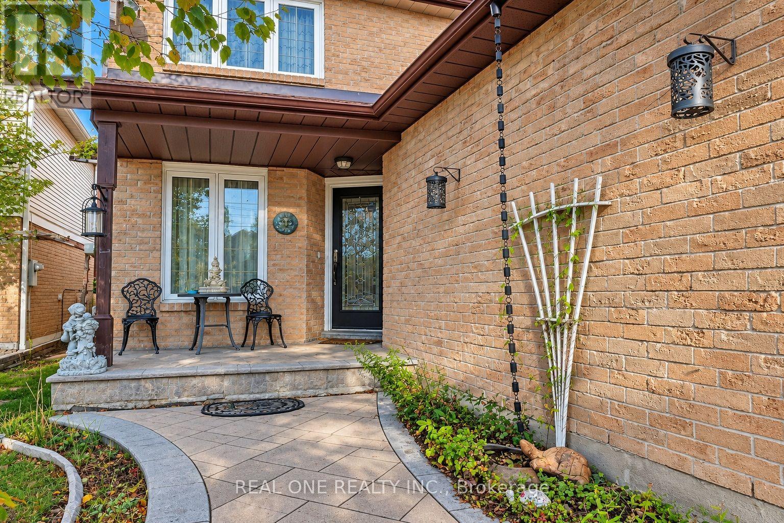 3245 Cambourne Crescent, Mississauga, Ontario  L5N 5G4 - Photo 2 - W13883768