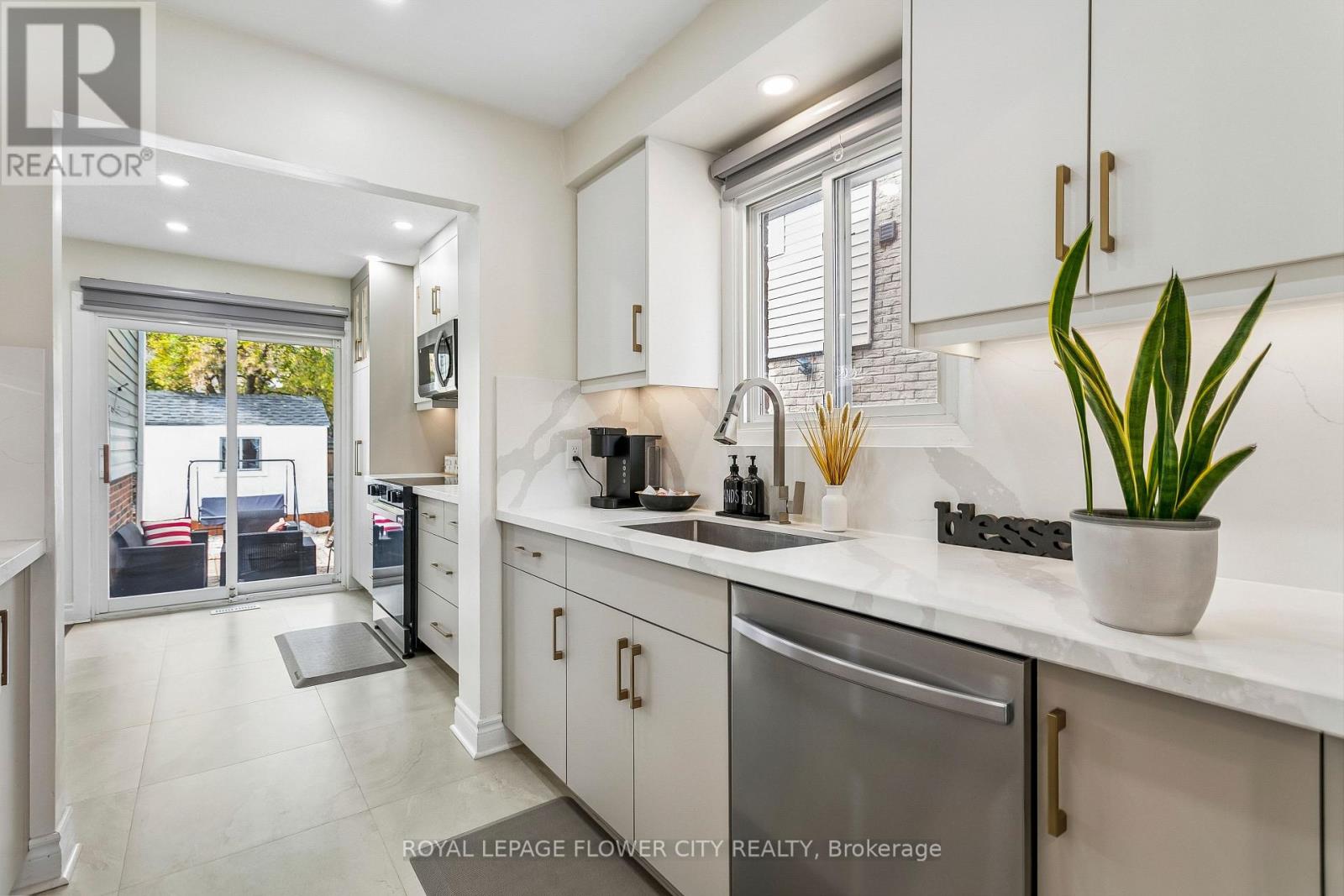 35 Camberley Crescent, Brampton, Ontario  L6V 3L4 - Photo 7 - W14016088