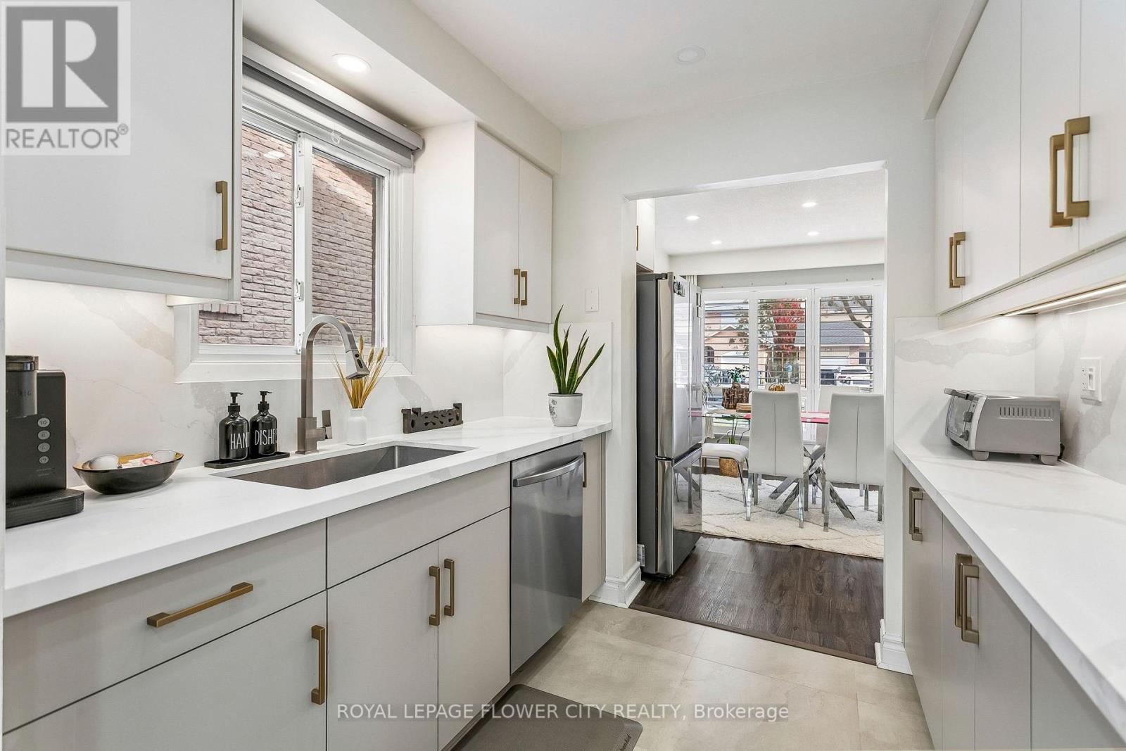 35 Camberley Crescent, Brampton, Ontario  L6V 3L4 - Photo 6 - W14016088
