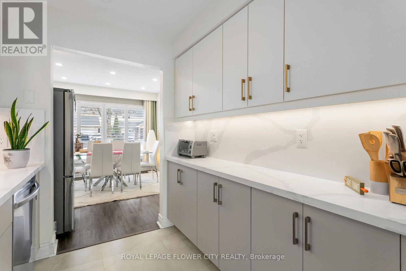 35 Camberley Crescent, Brampton, Ontario  L6V 3L4 - Photo 5 - W14016088