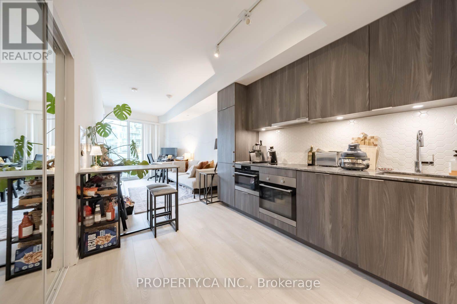 501 - 15 Queens Quay E, Toronto, Ontario  M5E 0C5 - Photo 2 - C14091726