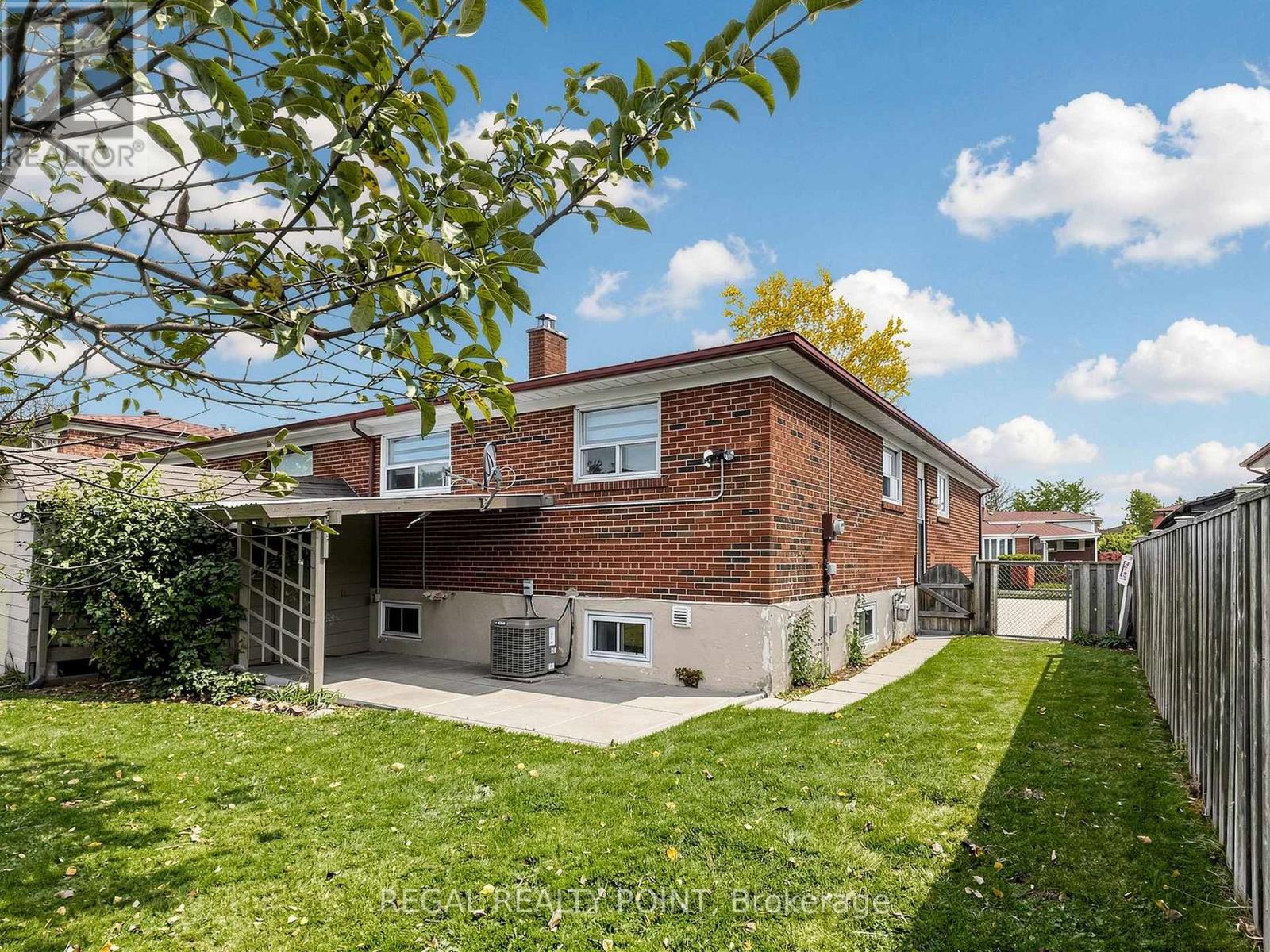 71 Clydesdale Drive, Toronto, Ontario  M2J 3N3 - Photo 23 - C14090194