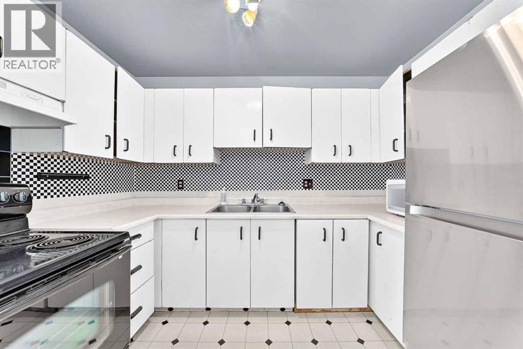 410 Brae Glen Crescent SW, Calgary, Alberta  T2W 1B6 - Photo 11 - A2351994