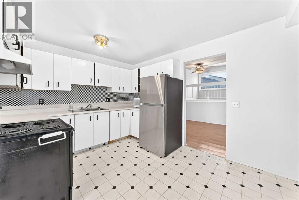 410 Brae Glen Crescent SW, Calgary, Alberta  T2W 1B6 - Photo 10 - A2351994