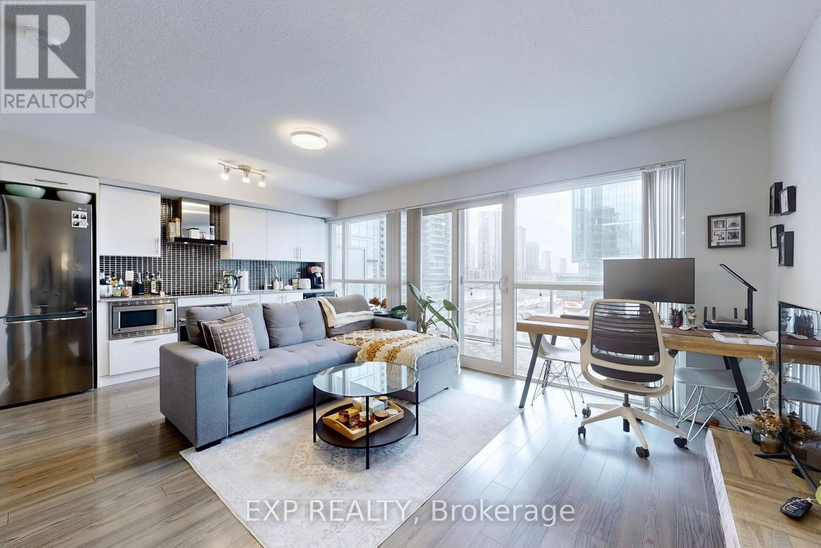 817 - 352 FRONT STREET W, Toronto, Ontario