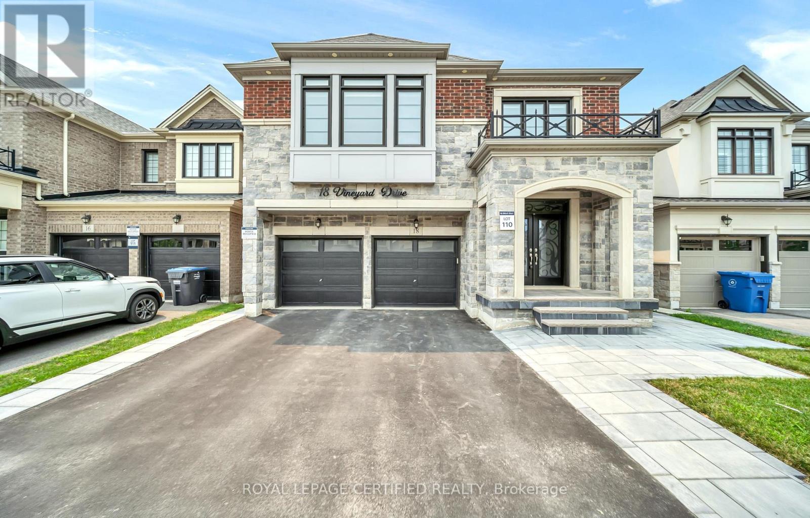 18 Vineyard Drive, Brampton, Ontario  L6Y 2A5 - Photo 2 - W14091764
