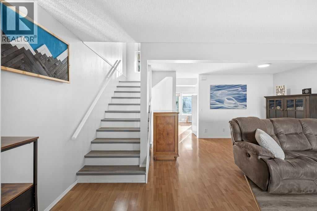 109 Patina Park SW, Calgary, Alberta  T3H 3E2 - Photo 5 - A2350322
