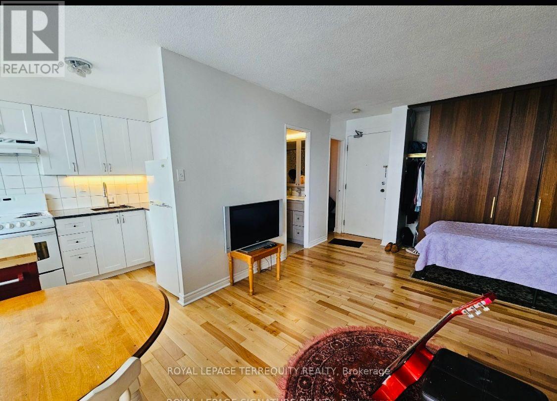 720 Spadina Avenue, Toronto, Ontario M5S 2T9 - Photo 3 - C14091814