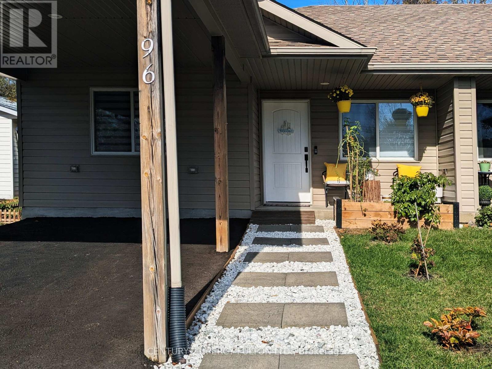 96 LIVINGSTONE STREET, Centre Hastings, Ontario