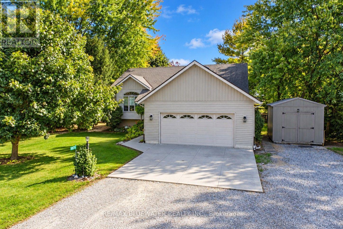 $769,9009879 Leonard Street, Lambton Shores, Ontario