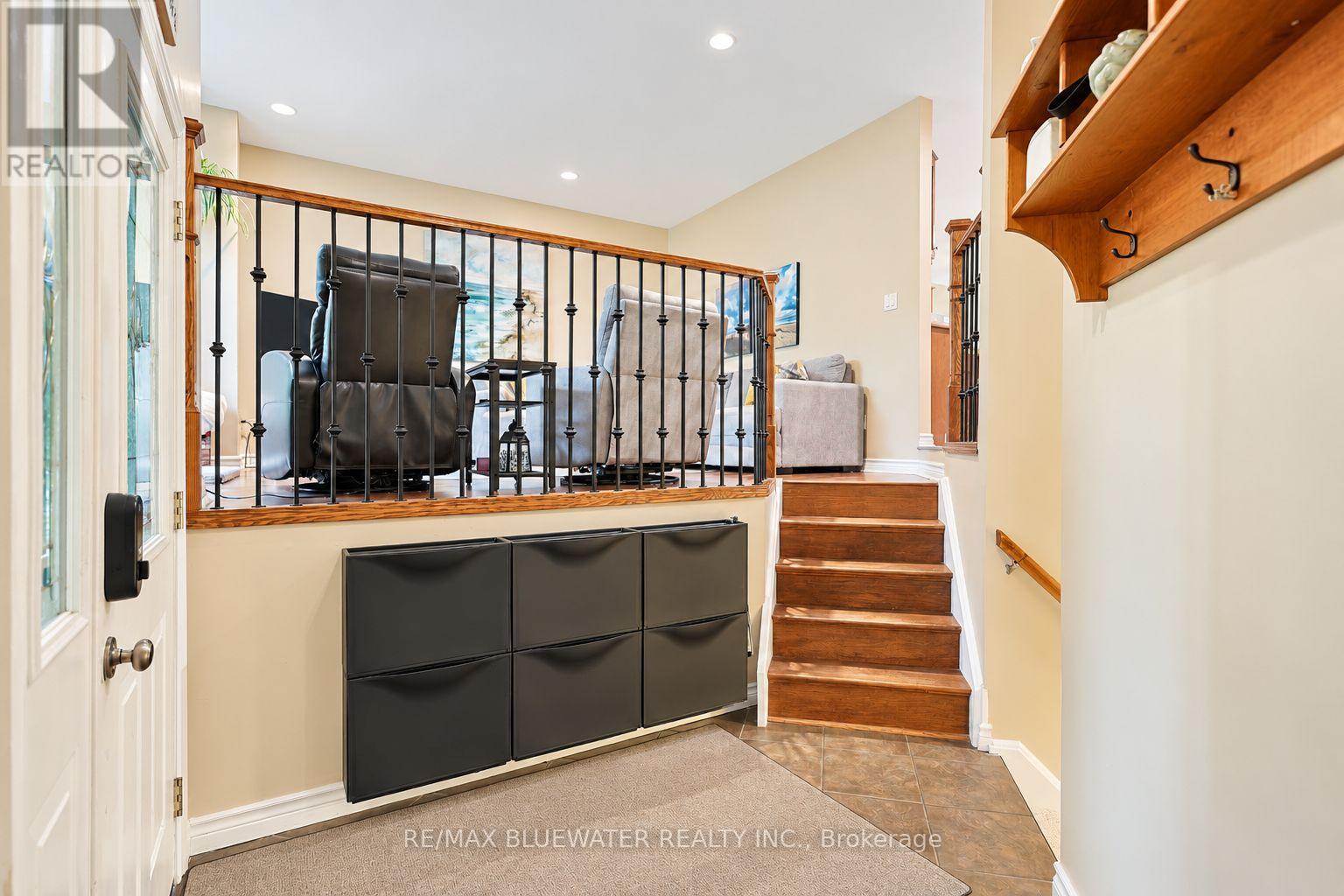 9879 Leonard Street, Lambton Shores, Ontario  N0M 1T0 - Photo 10 - X14091836