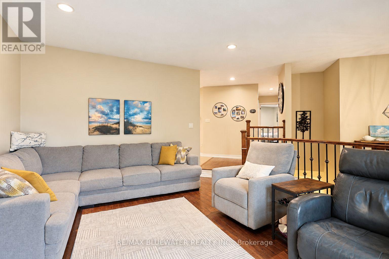 9879 Leonard Street, Lambton Shores, Ontario  N0M 1T0 - Photo 12 - X14091836