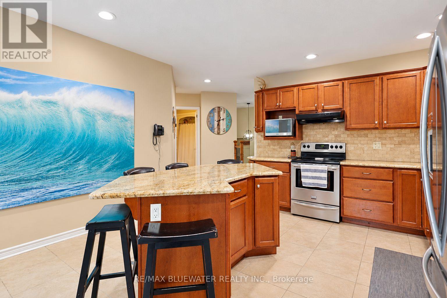 9879 Leonard Street, Lambton Shores, Ontario  N0M 1T0 - Photo 14 - X14091836