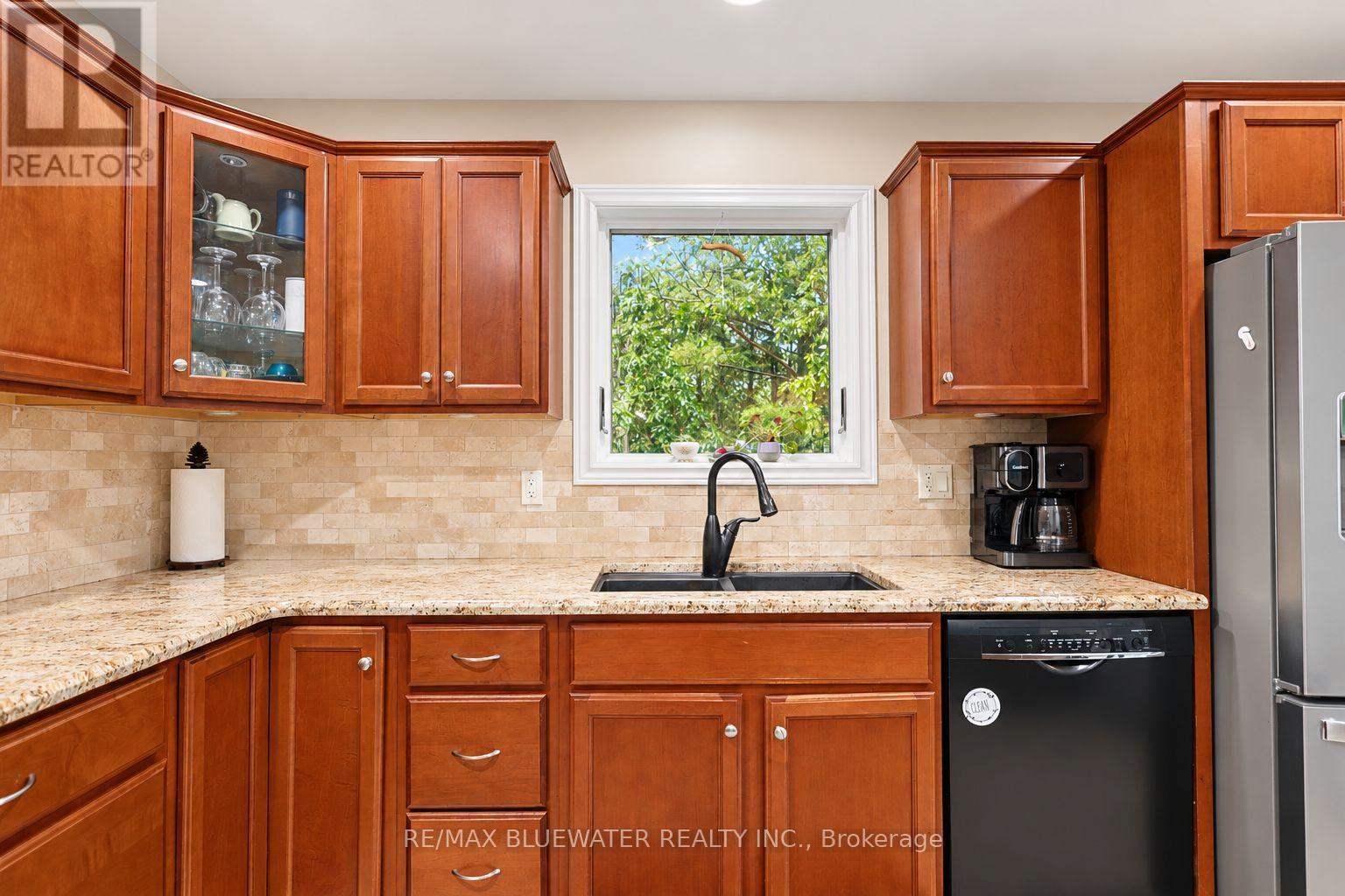 9879 Leonard Street, Lambton Shores, Ontario  N0M 1T0 - Photo 16 - X14091836