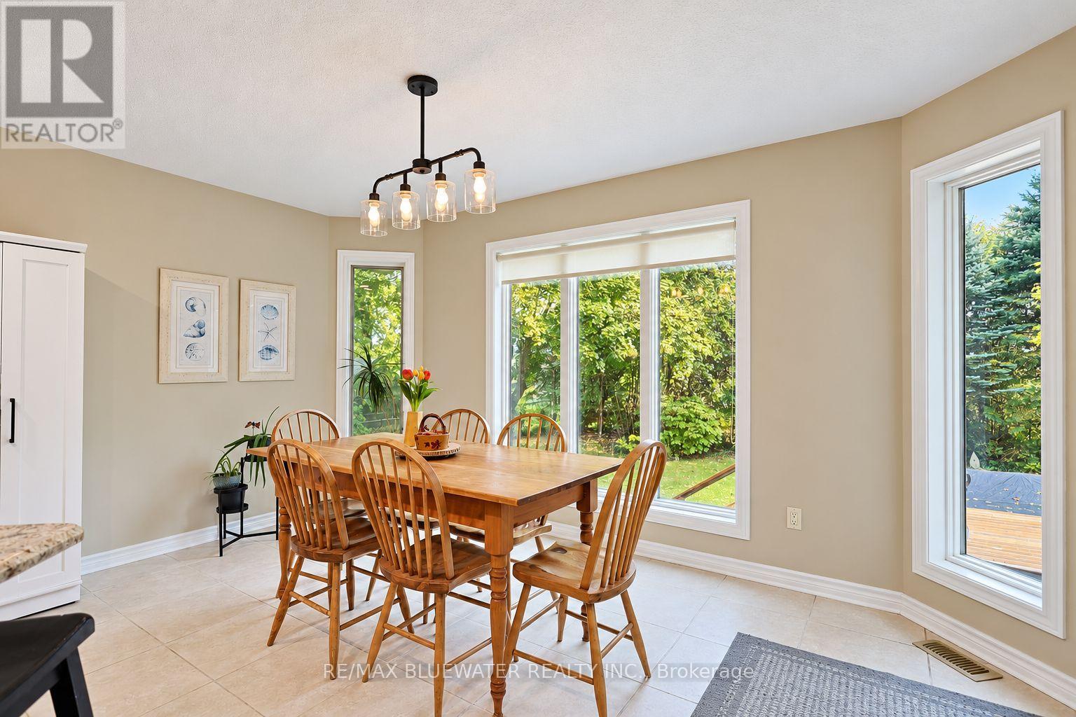 9879 Leonard Street, Lambton Shores, Ontario  N0M 1T0 - Photo 18 - X14091836