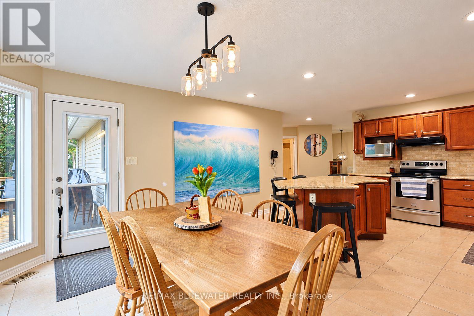 9879 Leonard Street, Lambton Shores, Ontario  N0M 1T0 - Photo 19 - X14091836