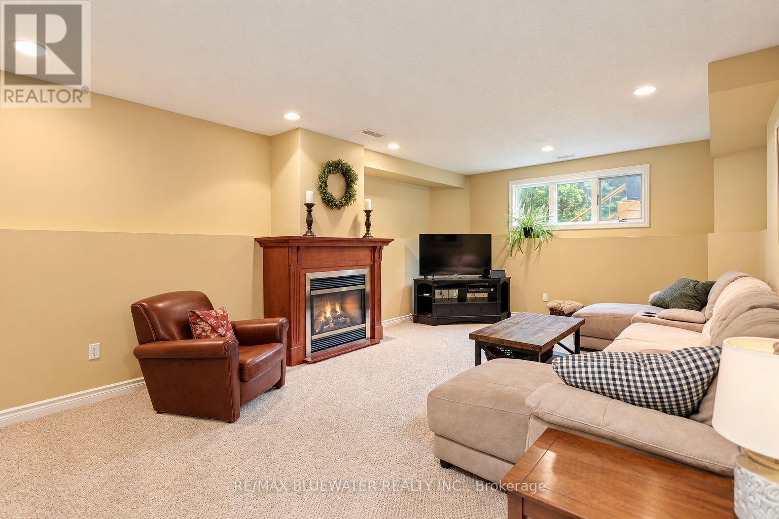9879 Leonard Street, Lambton Shores, Ontario  N0M 1T0 - Photo 29 - X14091836
