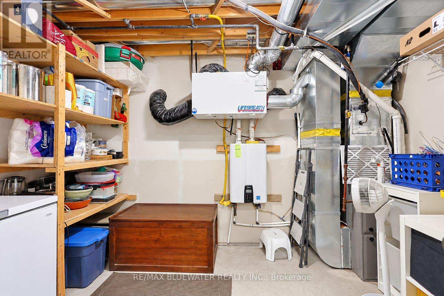 9879 Leonard Street, Lambton Shores, Ontario  N0M 1T0 - Photo 36 - X14091836