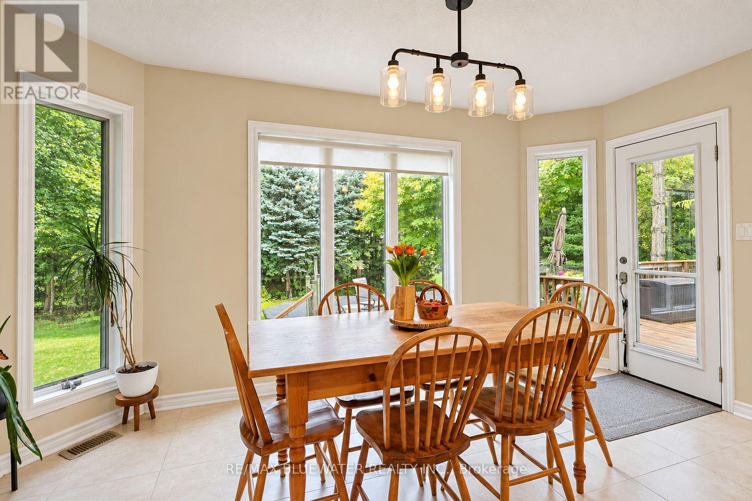 9879 Leonard Street, Lambton Shores, Ontario  N0M 1T0 - Photo 4 - X14091836