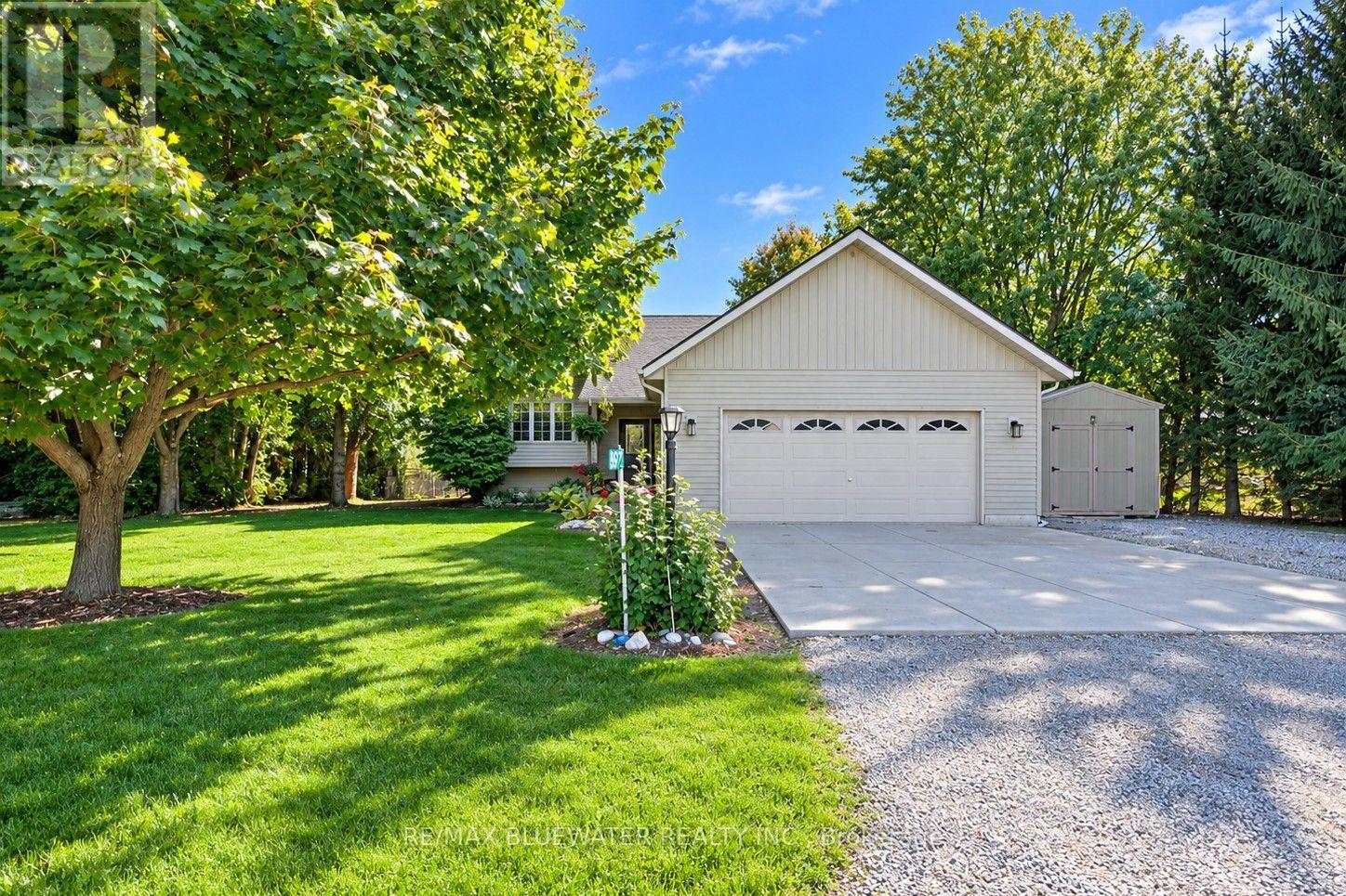 9879 Leonard Street, Lambton Shores, Ontario  N0M 1T0 - Photo 6 - X14091836