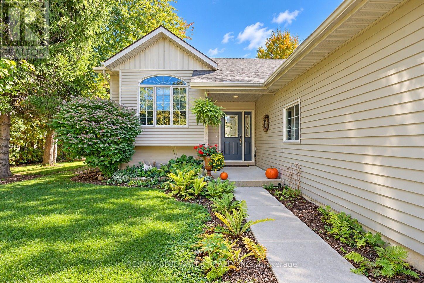 9879 Leonard Street, Lambton Shores, Ontario  N0M 1T0 - Photo 8 - X14091836
