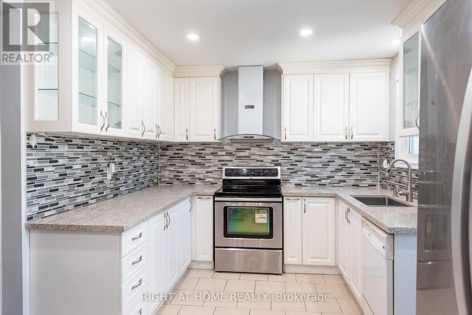 62 Iangrove Terrace, Toronto, Ontario  M1W 2H2 - Photo 10 - E14091826