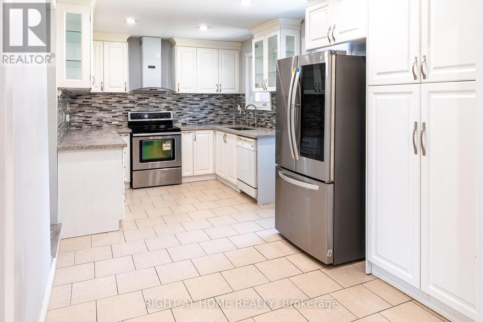 62 Iangrove Terrace, Toronto, Ontario  M1W 2H2 - Photo 11 - E14091826