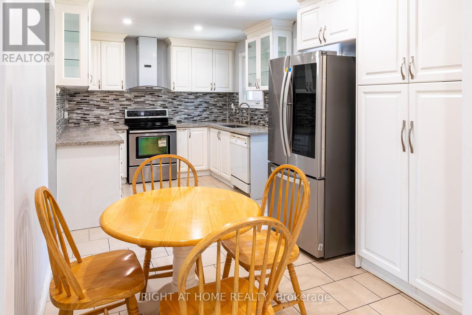 62 Iangrove Terrace, Toronto, Ontario  M1W 2H2 - Photo 13 - E14091826